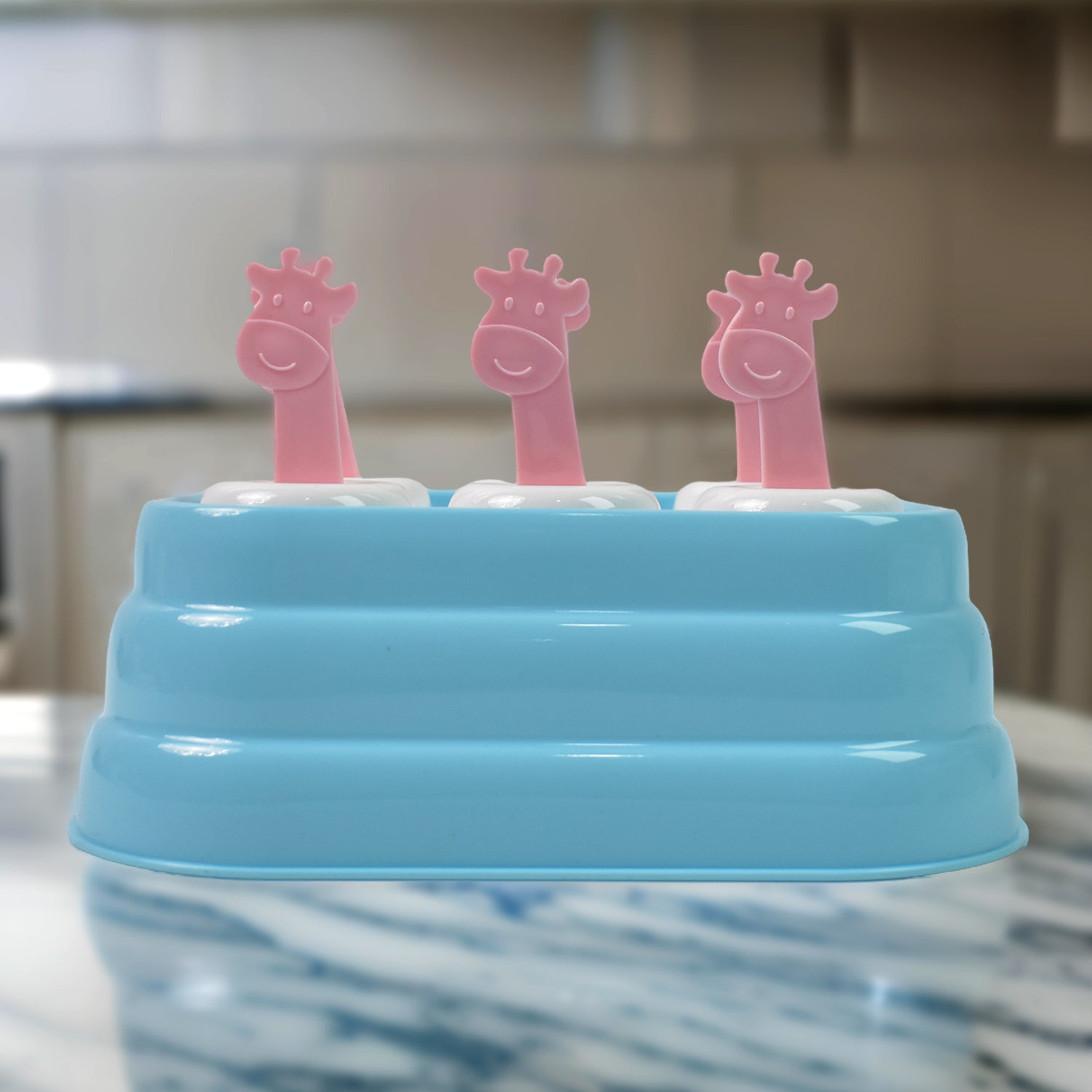 Wukusy plastic 6-cavity giraffe-shaped popsicle molds for making fun ice treats in home and kitchen.