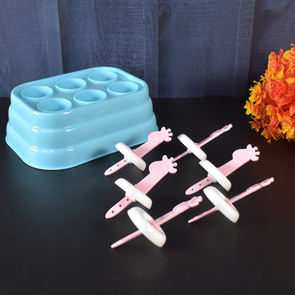 Wukusy plastic giraffe-shaped ice popsicle mold with 6 cavities for homemade frozen treats in a home and kitchen setting.