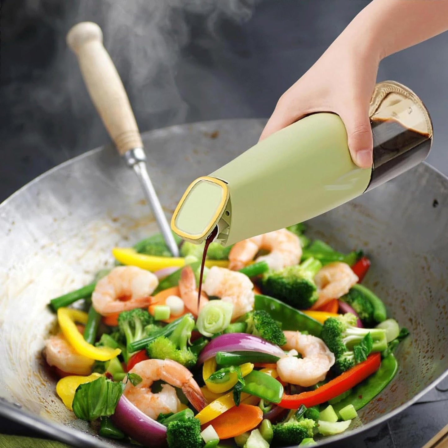 Wukusy 500ml glass oil dispenser with automatic open lid, ideal for cooking, grilling, and frying in home kitchen.