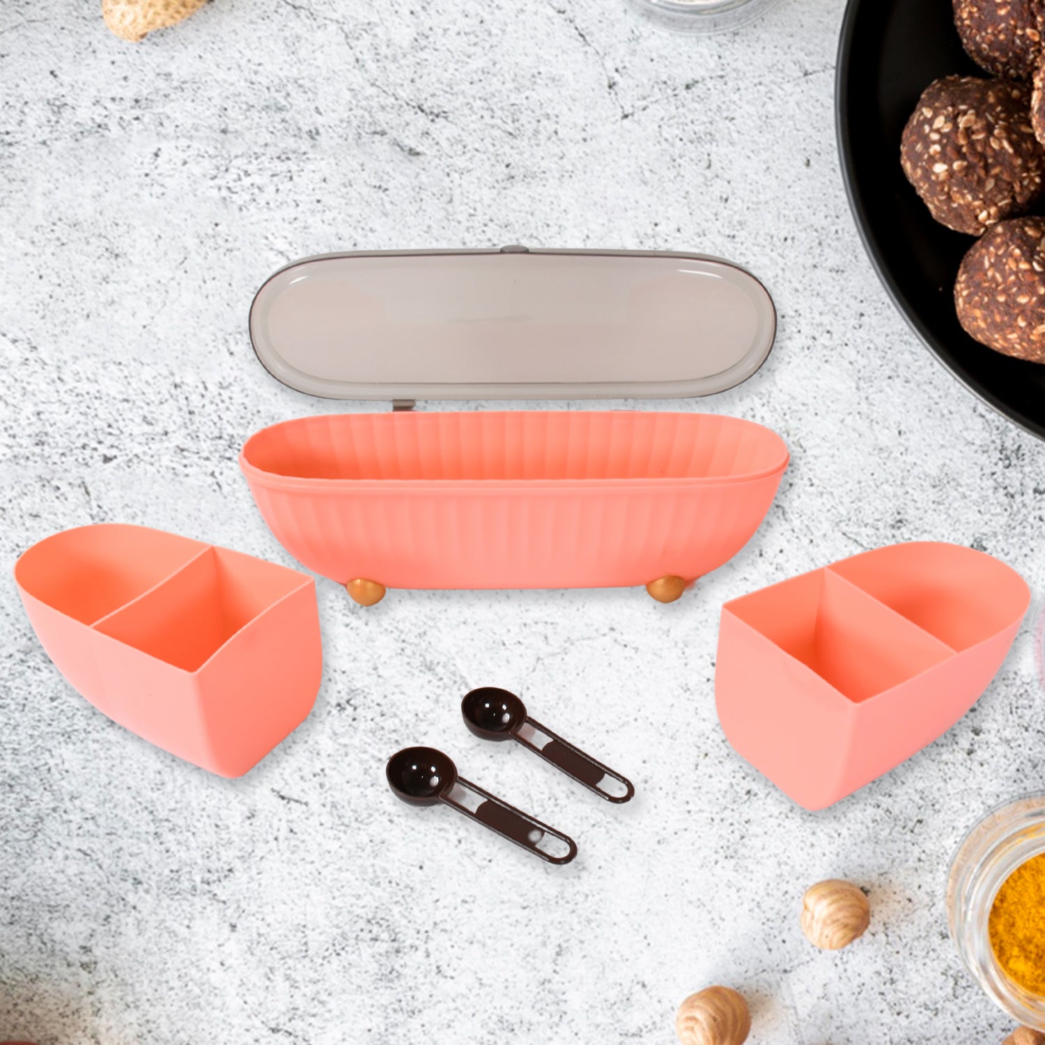 Wukusy spice jar with food-grade spoon, durable seasoning container for kitchen dry fruit tray and spice storage.