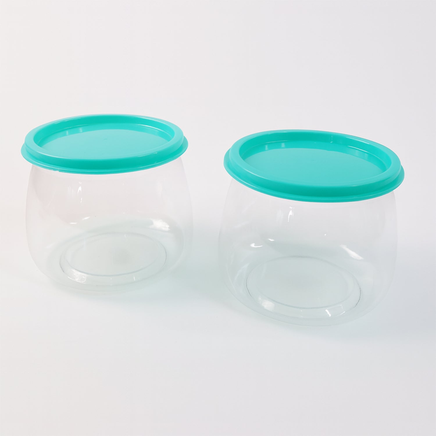 Wukusy airtight storage containers set, 900ml capacity, two-piece kitchen storage solution with secure lids.