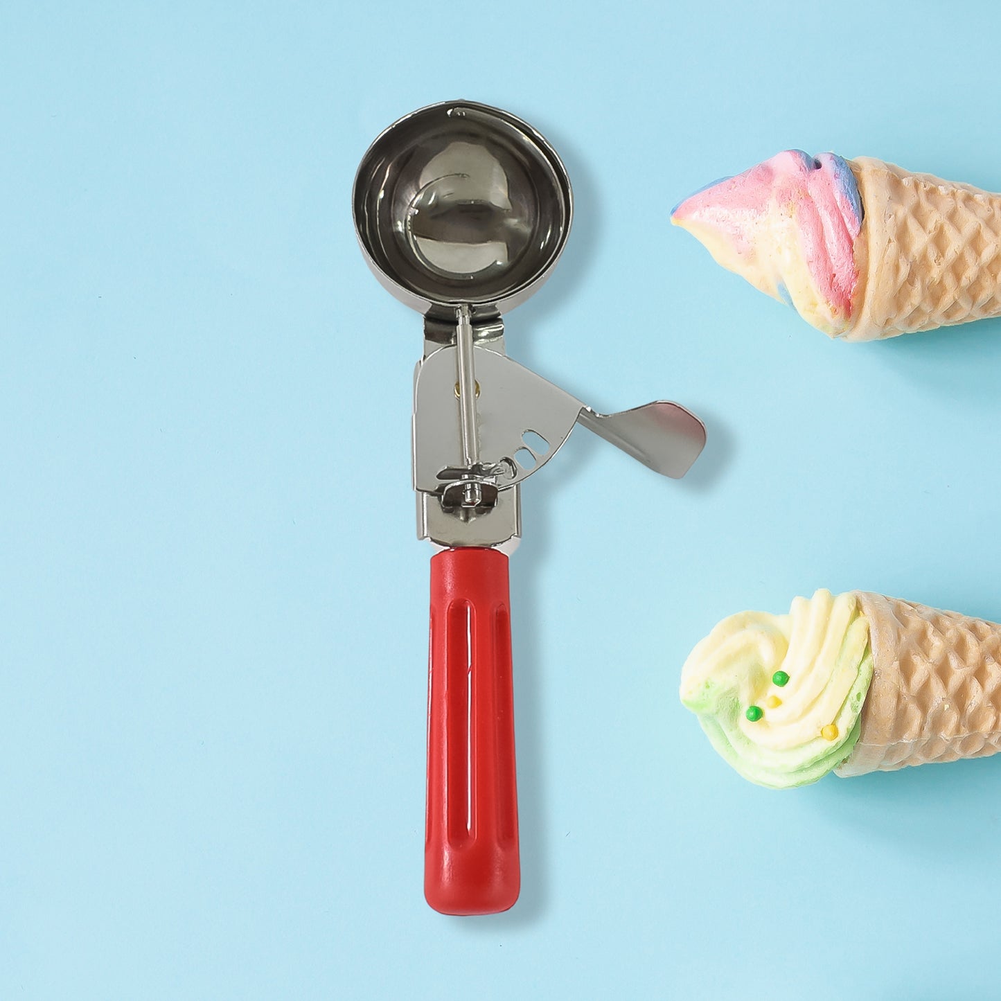 Wukusy Apex ice cream scoop with 70ml stainless steel head and ergonomic handle for easy serving.