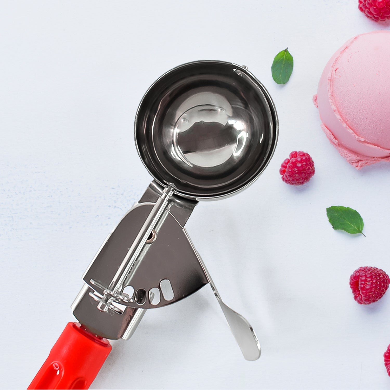 Wukusy Apex ice cream scoop with 70ml stainless steel head and ergonomic handle, ideal for home and kitchen use.