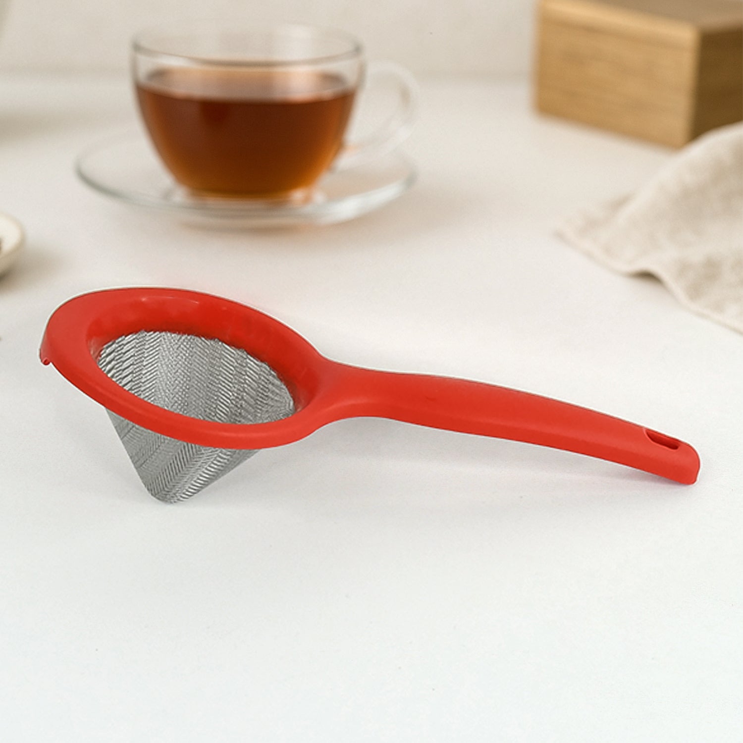 Wukusy Apex Premium Green Tea Strainer with fine stainless steel mesh, perfect for brewing fresh green tea at home