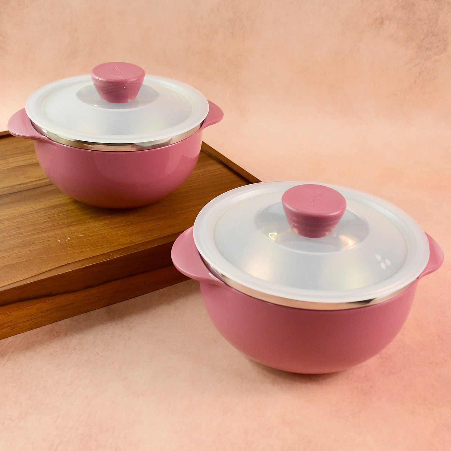 Wukusy Apex Premium Plastic Serving Bowl Set with lids, 2-piece, clear bowls for serving and storage in home and kitchen use.