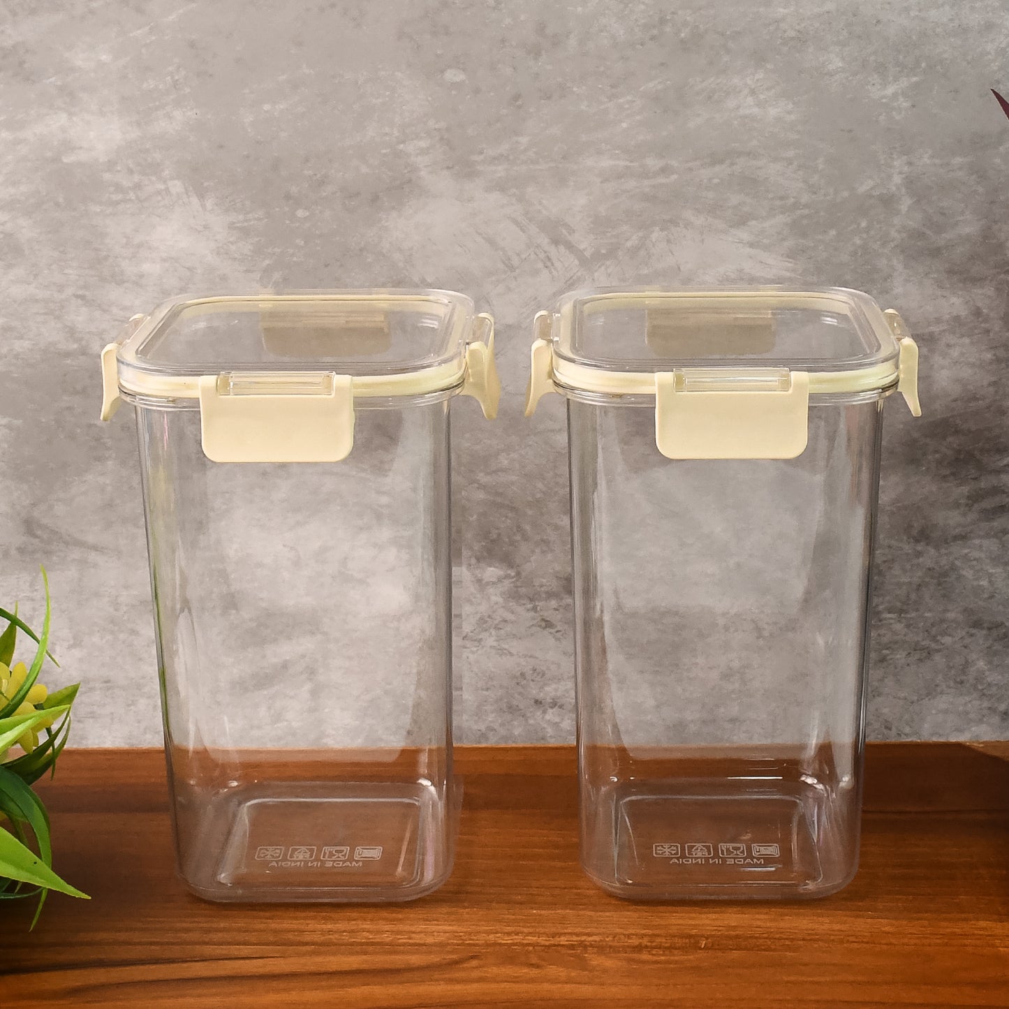Wukusy Apex Press N Lock airtight kitchen storage container set, 2-piece, 1400ml, with secure locking lids for food storage.