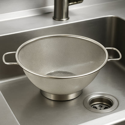 Wukusy Apex stainless steel mesh colander for draining pasta and vegetables in home and kitchen use.