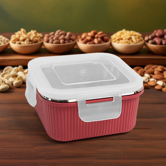 Wukusy Apex Victor square food storage container, 400 ml, made of clear plastic with a secure lid for kitchen organization.