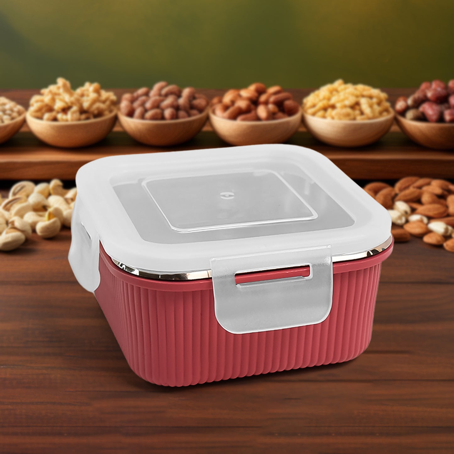 Wukusy Apex Victor square food storage container, 400ml, with airtight lid for kitchen storage and organization.