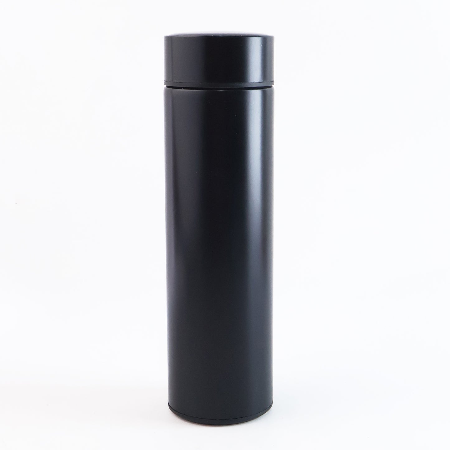 Wukusy black vacuum insulated water bottle, 500ml, for keeping drinks hot or cold, in a sleek stainless steel design.