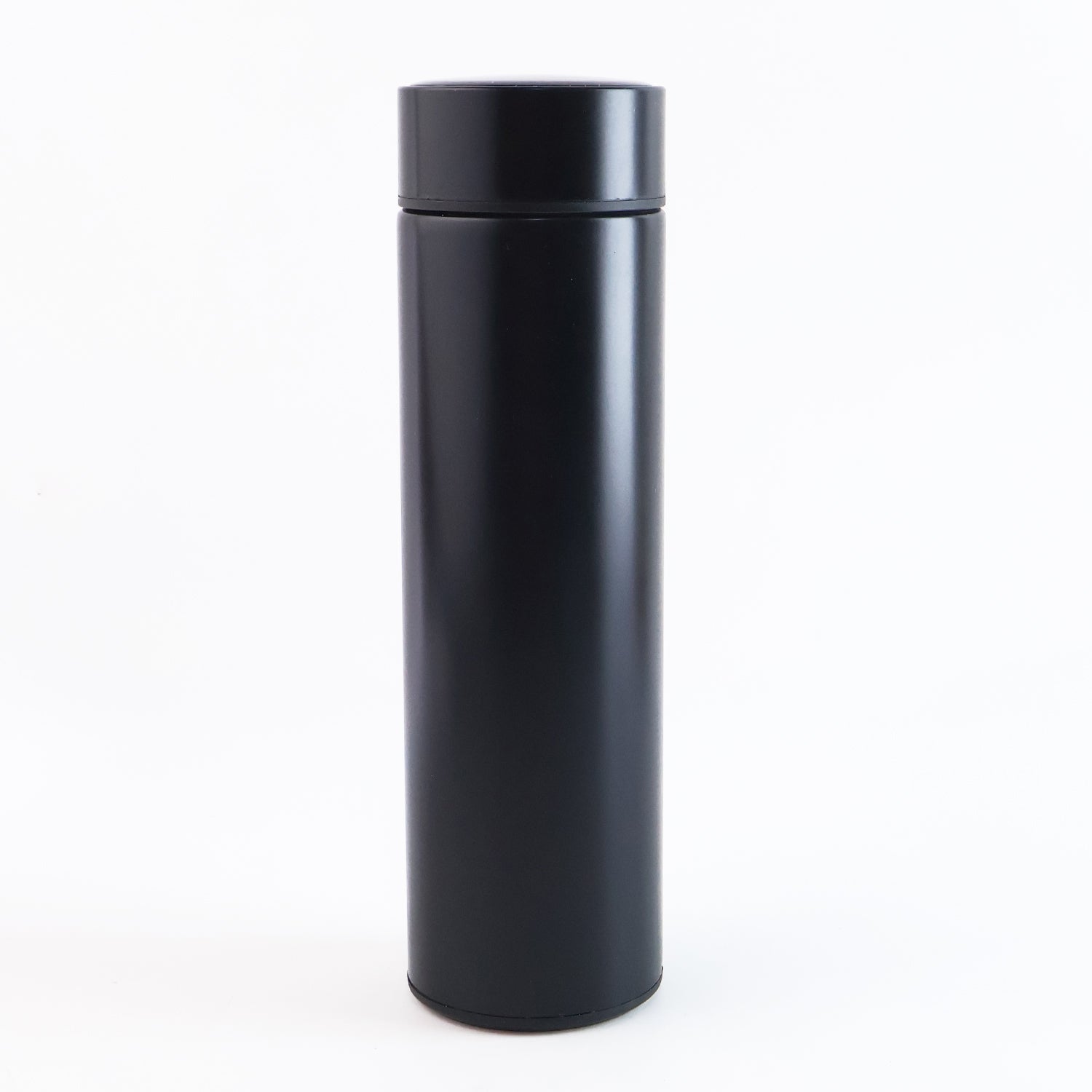 Wukusy black vacuum insulated water bottle, 500ml, for keeping drinks hot or cold, in a sleek stainless steel design.