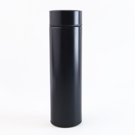 Wukusy black vacuum insulated water bottle, 500ml, for keeping drinks hot or cold, in a sleek stainless steel design.