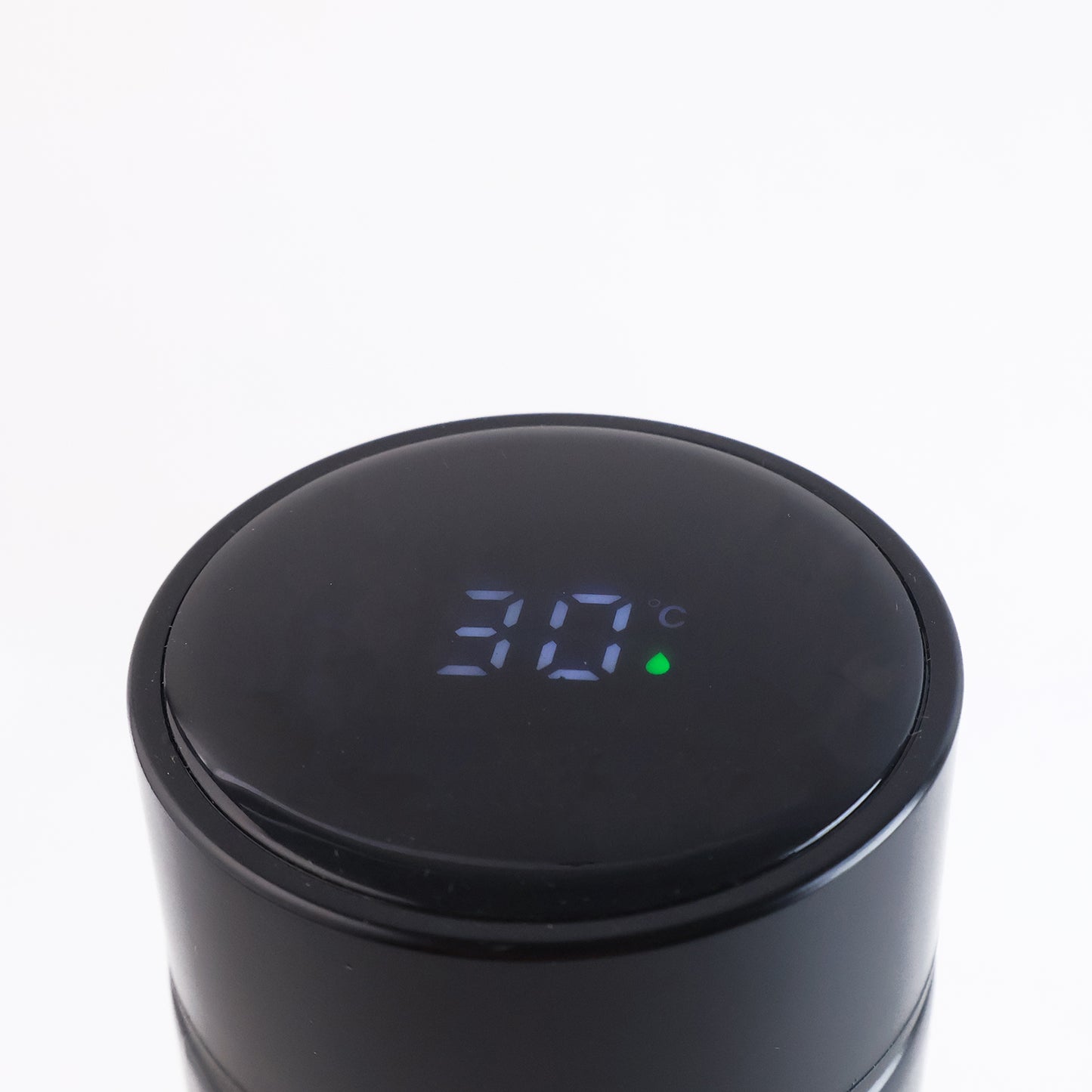 Black vacuum insulated water bottle by Wukusy, 500ml, stainless steel, with a sleek design for hot and cold beverages.