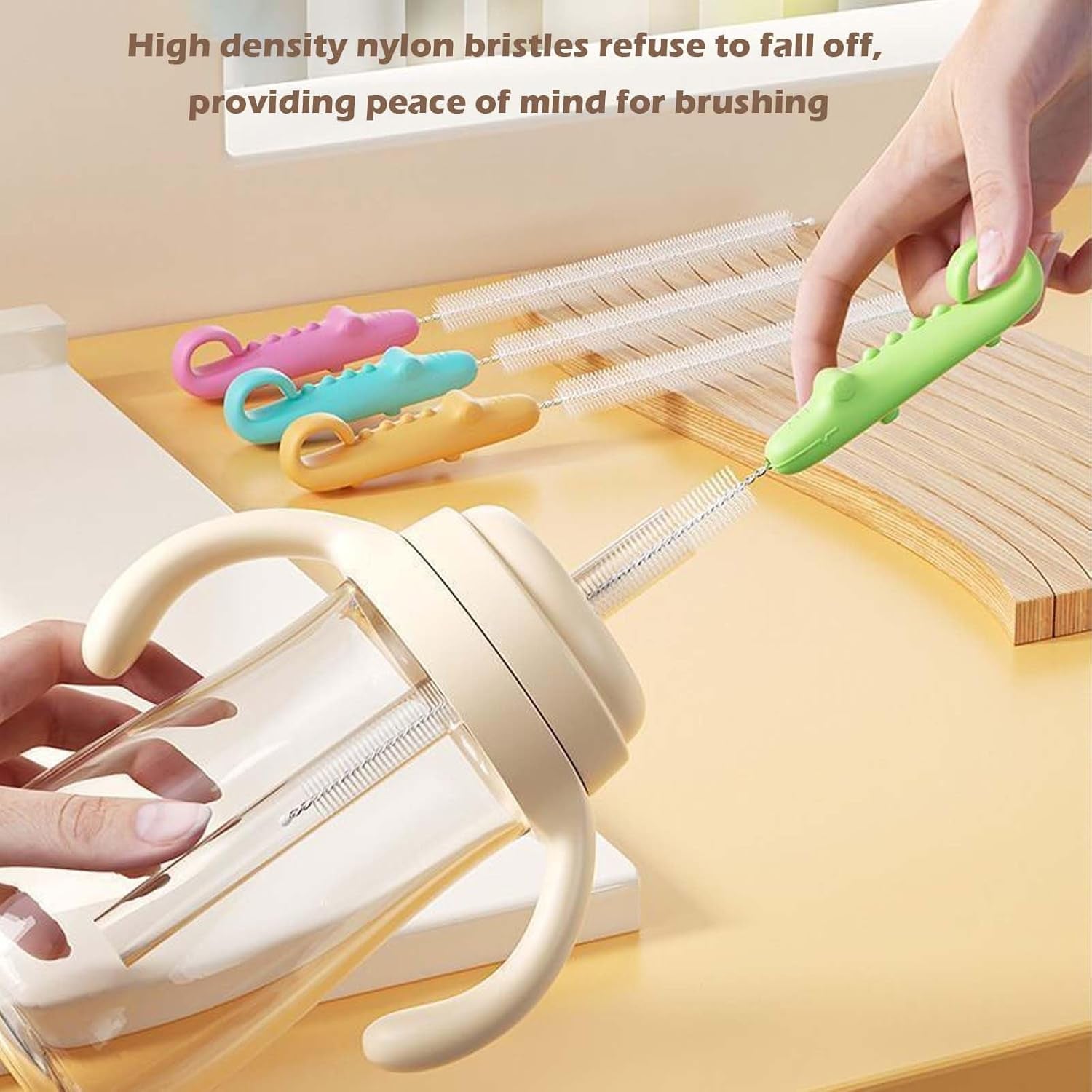 Wukusy bottle spout cleaning brush with ergonomic handle, 22 cm long, designed for thorough cleaning of bottles and narrow openings.