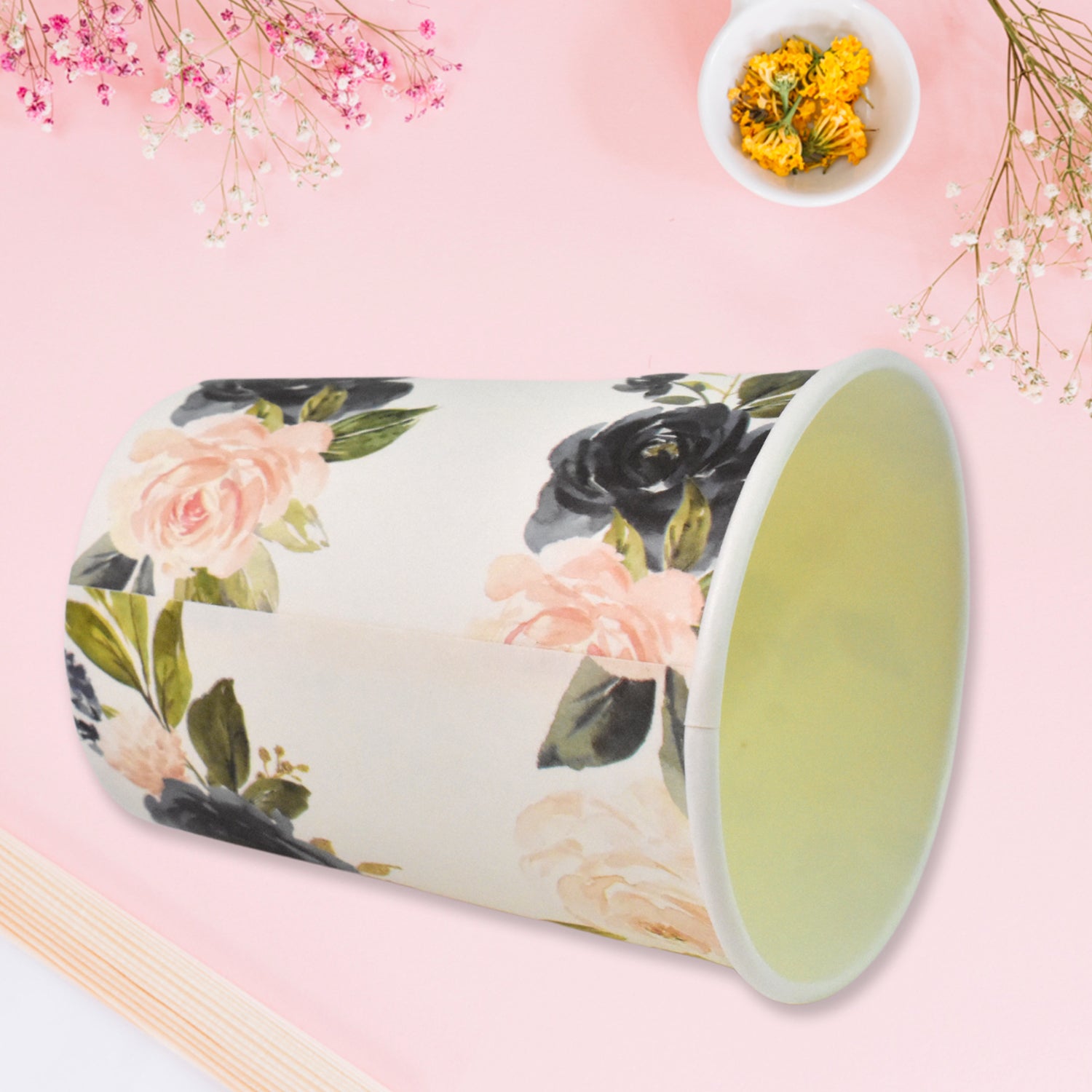 Set of 10 Wukusy disposable paper cups with colorful mixed design, ideal for tea and coffee at home or gatherings.
