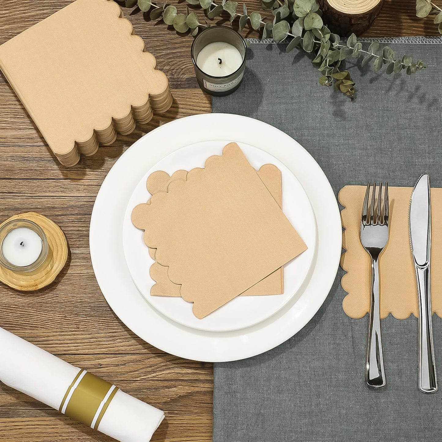 Set of 120 Wukusy disposable tissue napkins with scalloped edges, ideal for home and kitchen use, featuring elegant design.
