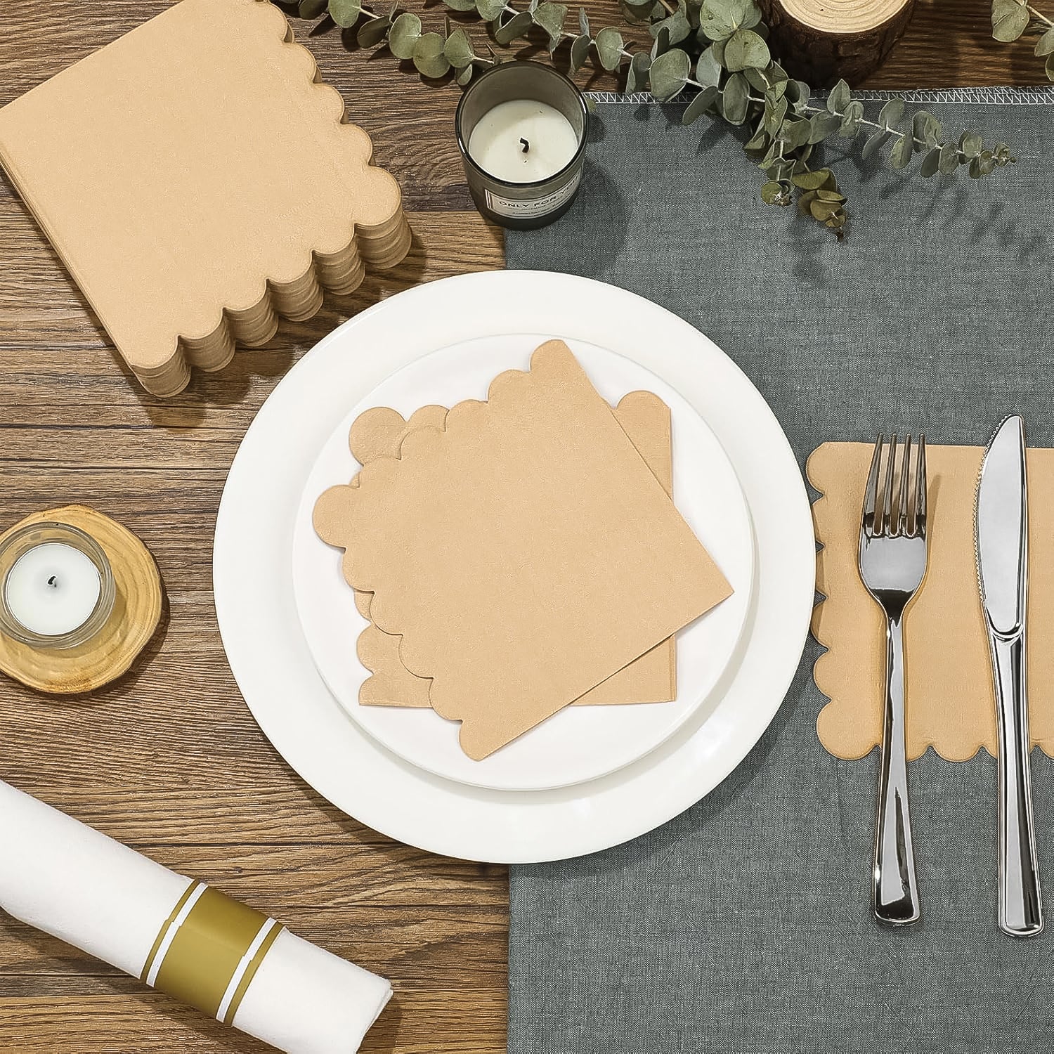 Set of 120 Wukusy disposable tissue napkins with scalloped edges, ideal for home and kitchen use, featuring elegant design.