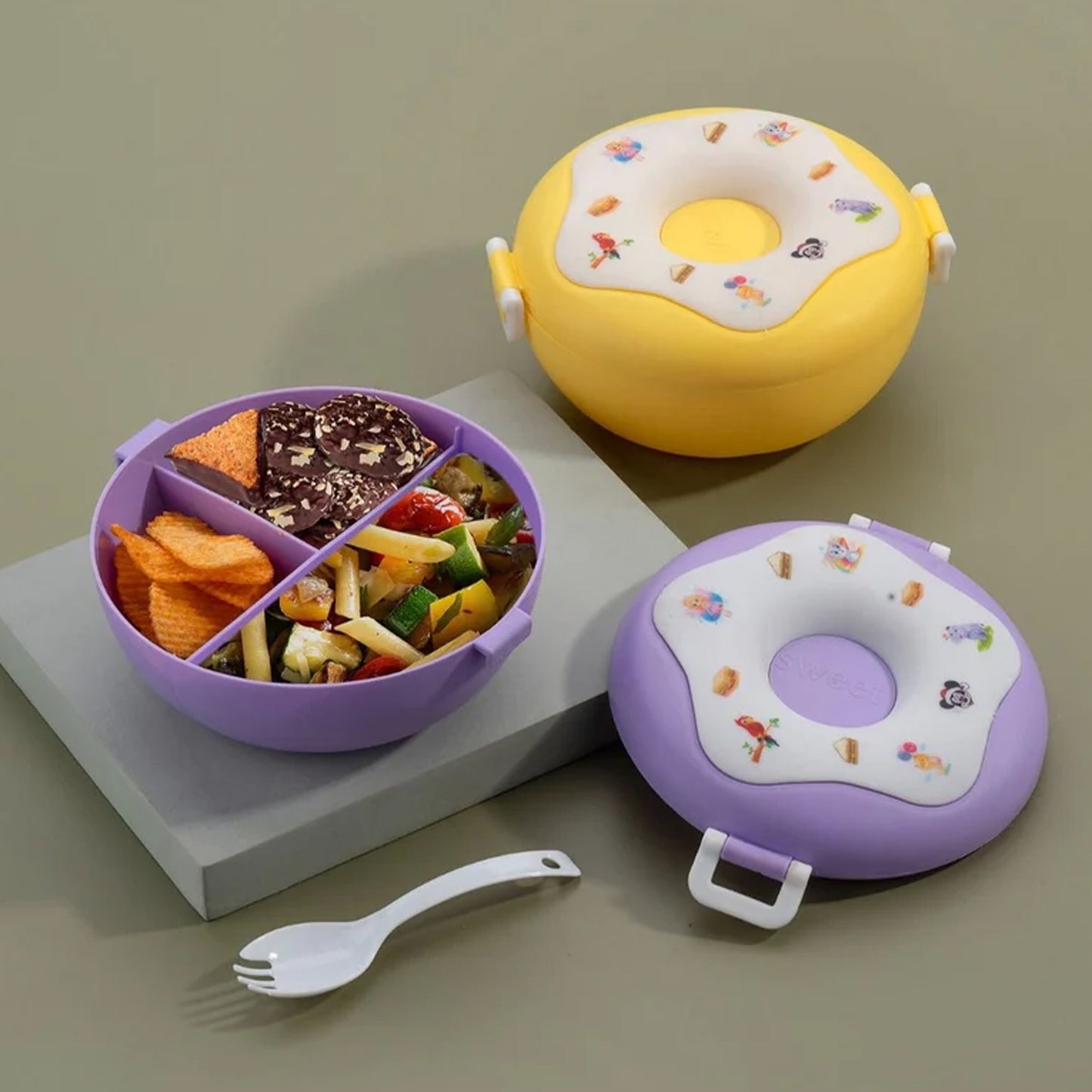 Wukusy donut-shaped double insulated lunch box with three compartments in mixed colors, ideal for home and kitchen use.