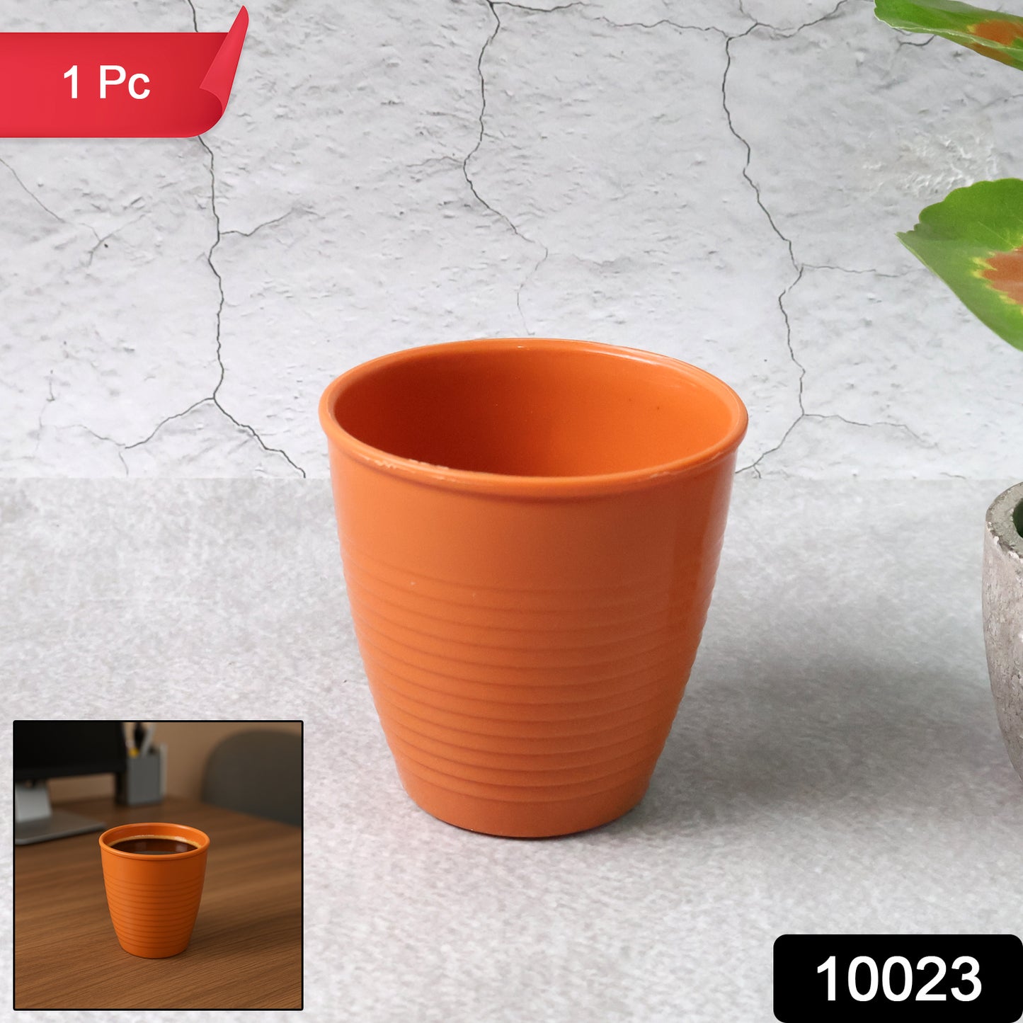 Small durable plastic drinking glass by Wukusy, ideal for home use, with a clear and sturdy design for everyday beverages.