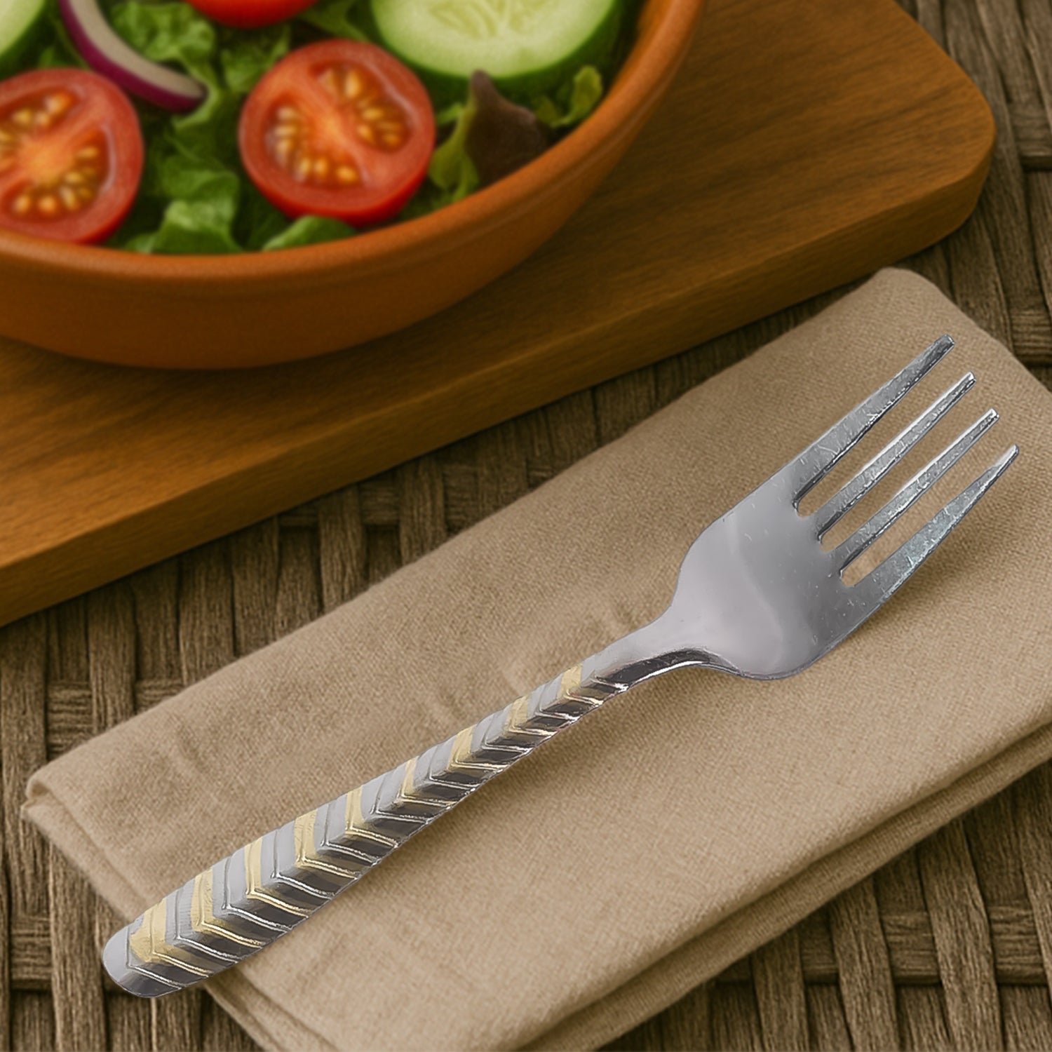 Six elegant stainless steel forks from Wukusy, perfect for home and kitchen use, with a sleek and polished design.