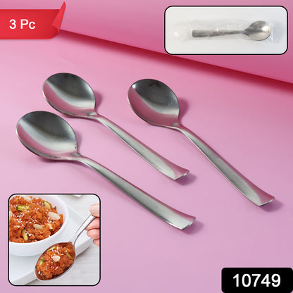 Set of three Wukusy everyday dining spoons, stainless steel kitchen utensils for daily use, on a neutral background