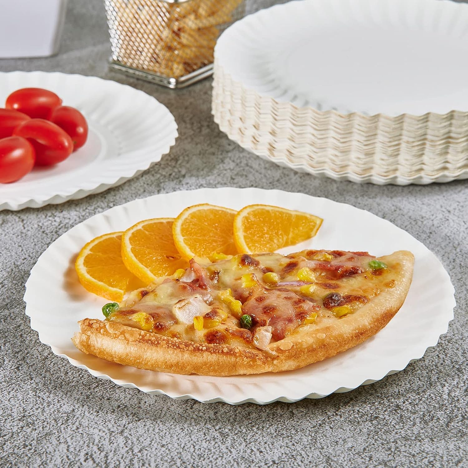 Wukusy Freshee 9-inch round compostable paper plates, set of 25, eco-friendly disposable dinnerware for home and kitchen use.