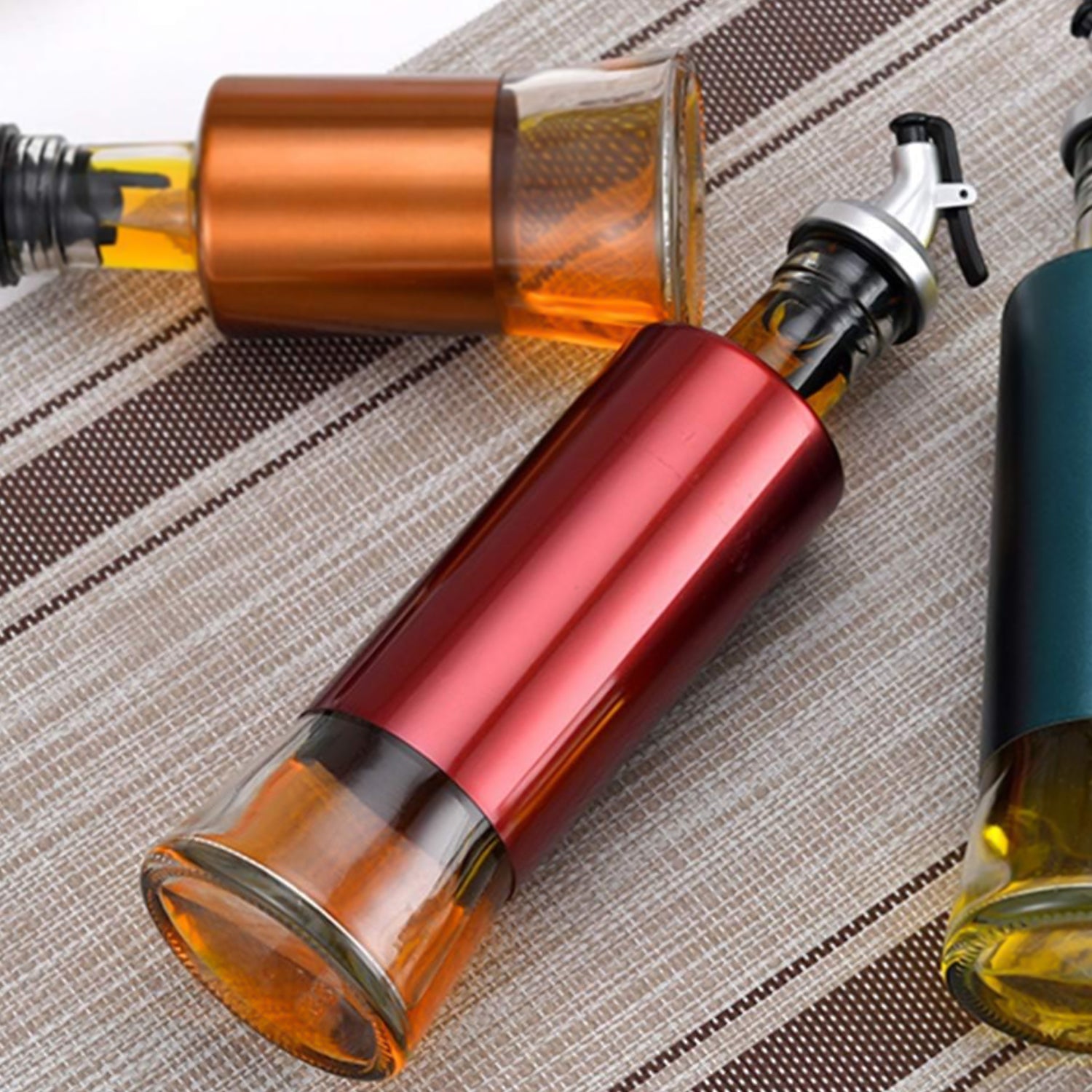 Wukusy glass oil and vinegar dispenser with plastic cover, 300 ml, clear bottle for kitchen use.