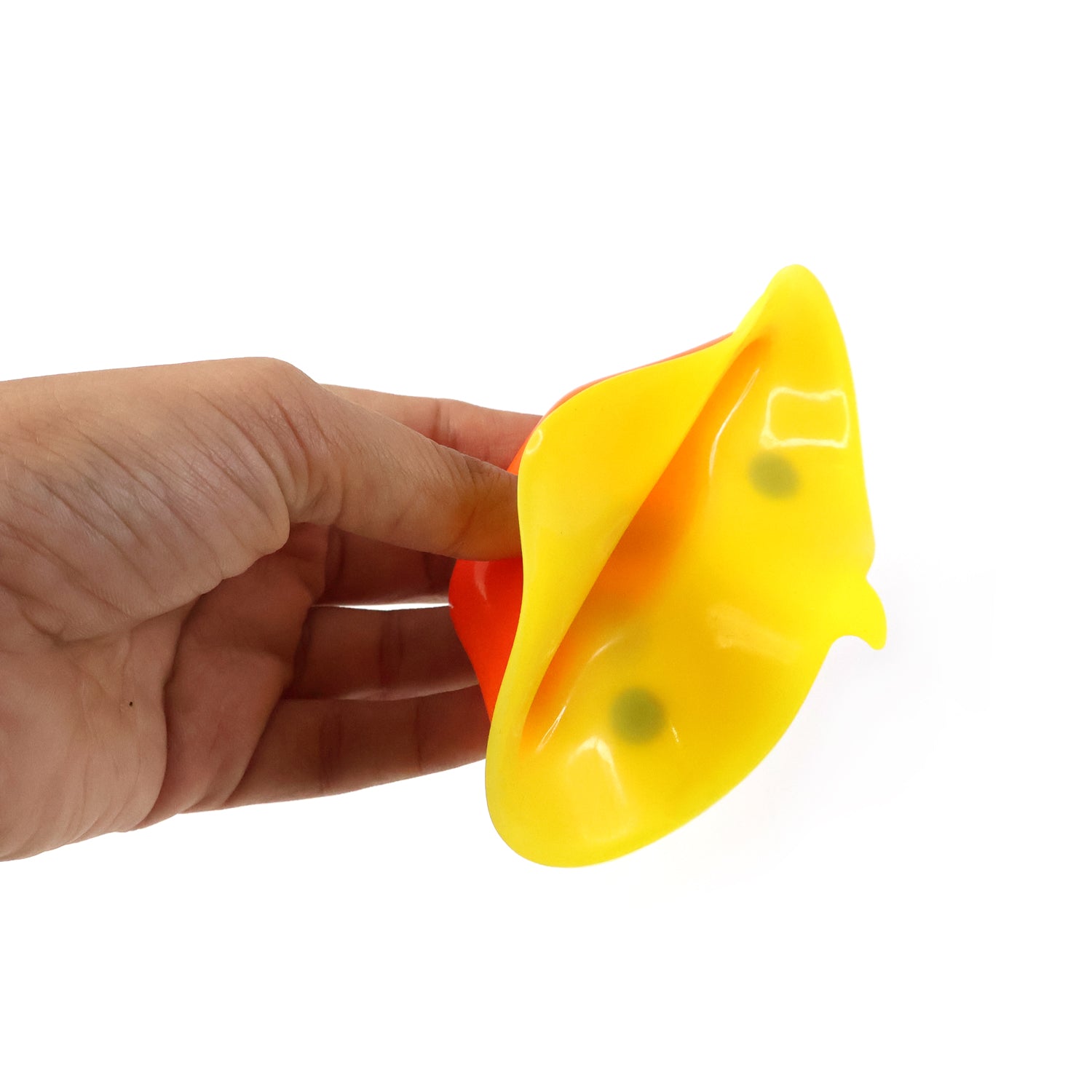 Wukusy heat-resistant hot pot holder clip in black, designed for safe handling of hot cookware in the kitchen.