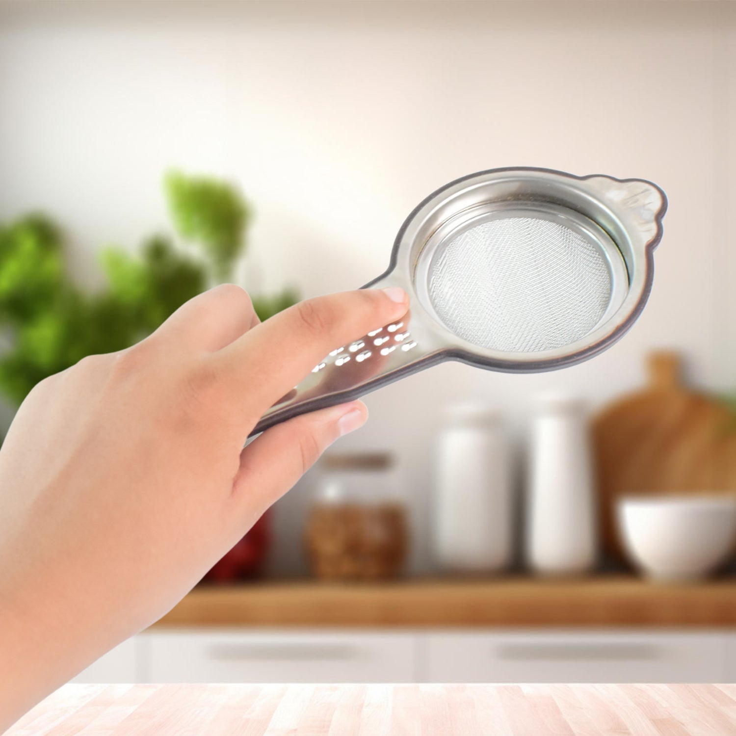 Wukusy heavy-duty stainless steel fine mesh tea strainer for home brewing and tea filtration.