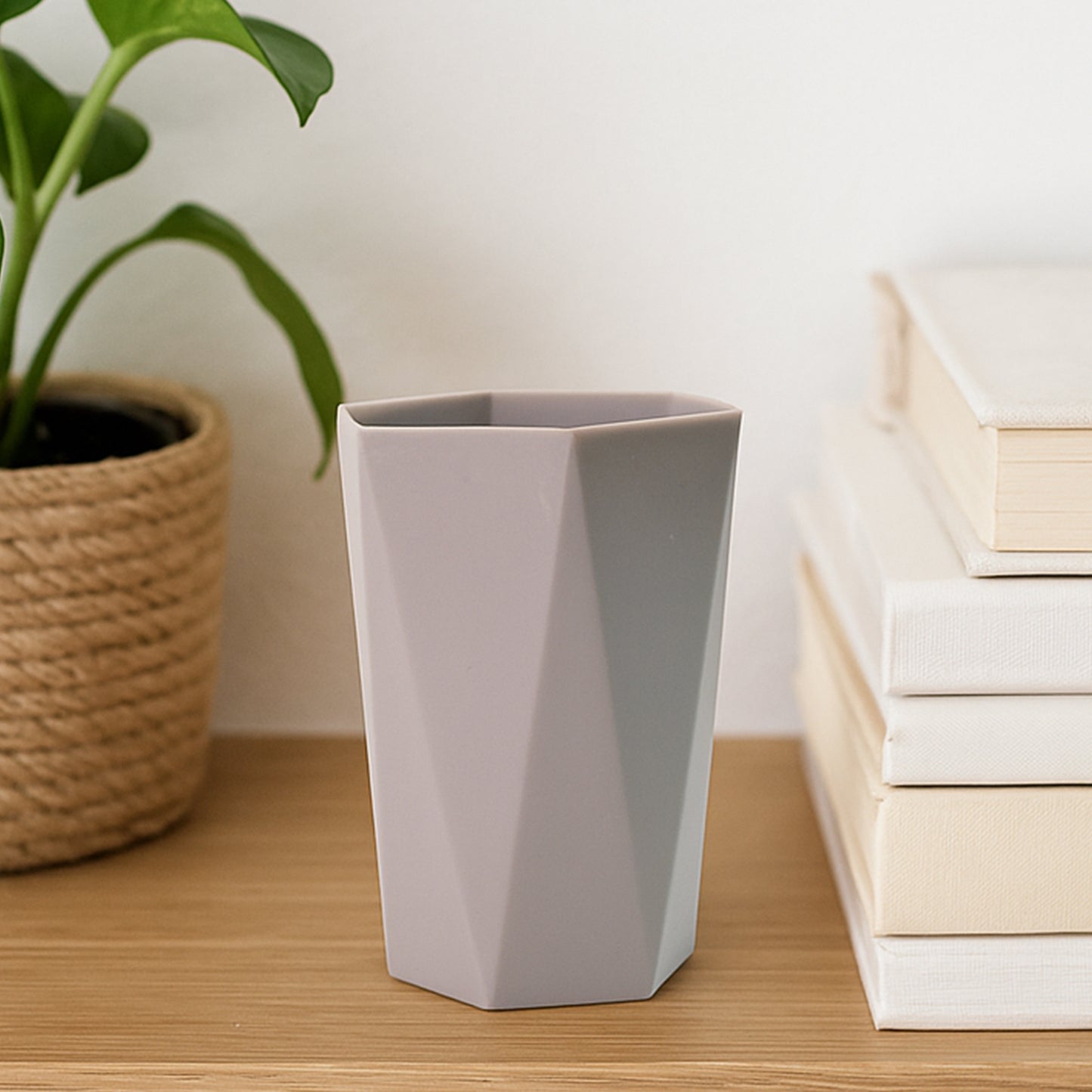 Small hexagon-shaped plastic drinking glass from Wukusy, ideal for home and kitchen use.