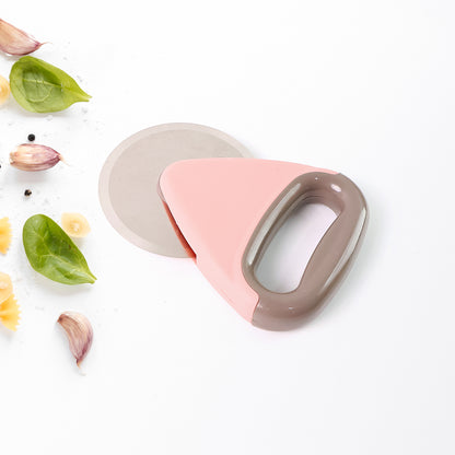 Wukusy Homechef ergonomic pizza cutter with stainless steel rotating blade, designed for easy and precise pizza slicing.