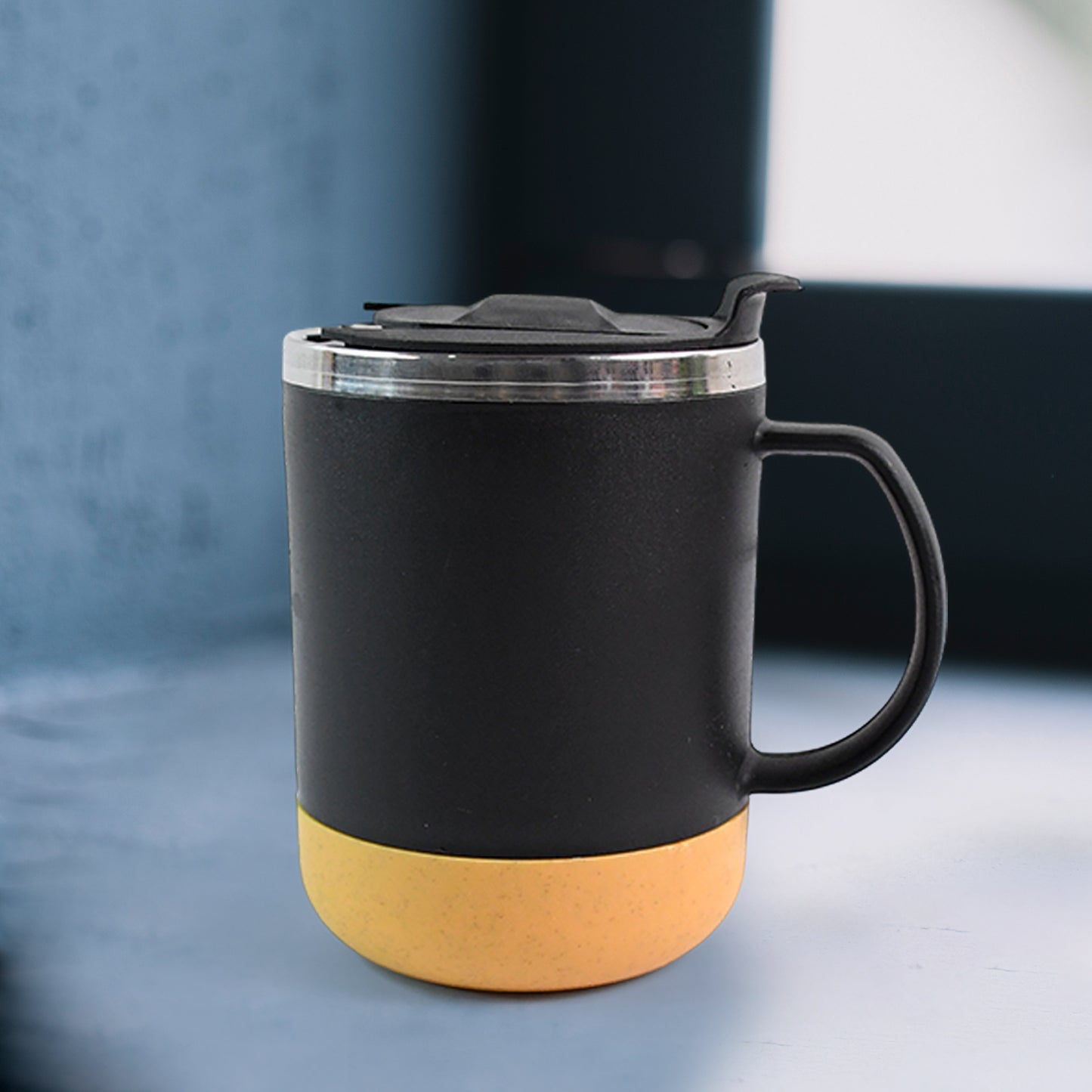 Wukusy insulated coffee mug with spill-proof lid, 350ml capacity, in a sleek design for home and kitchen use.