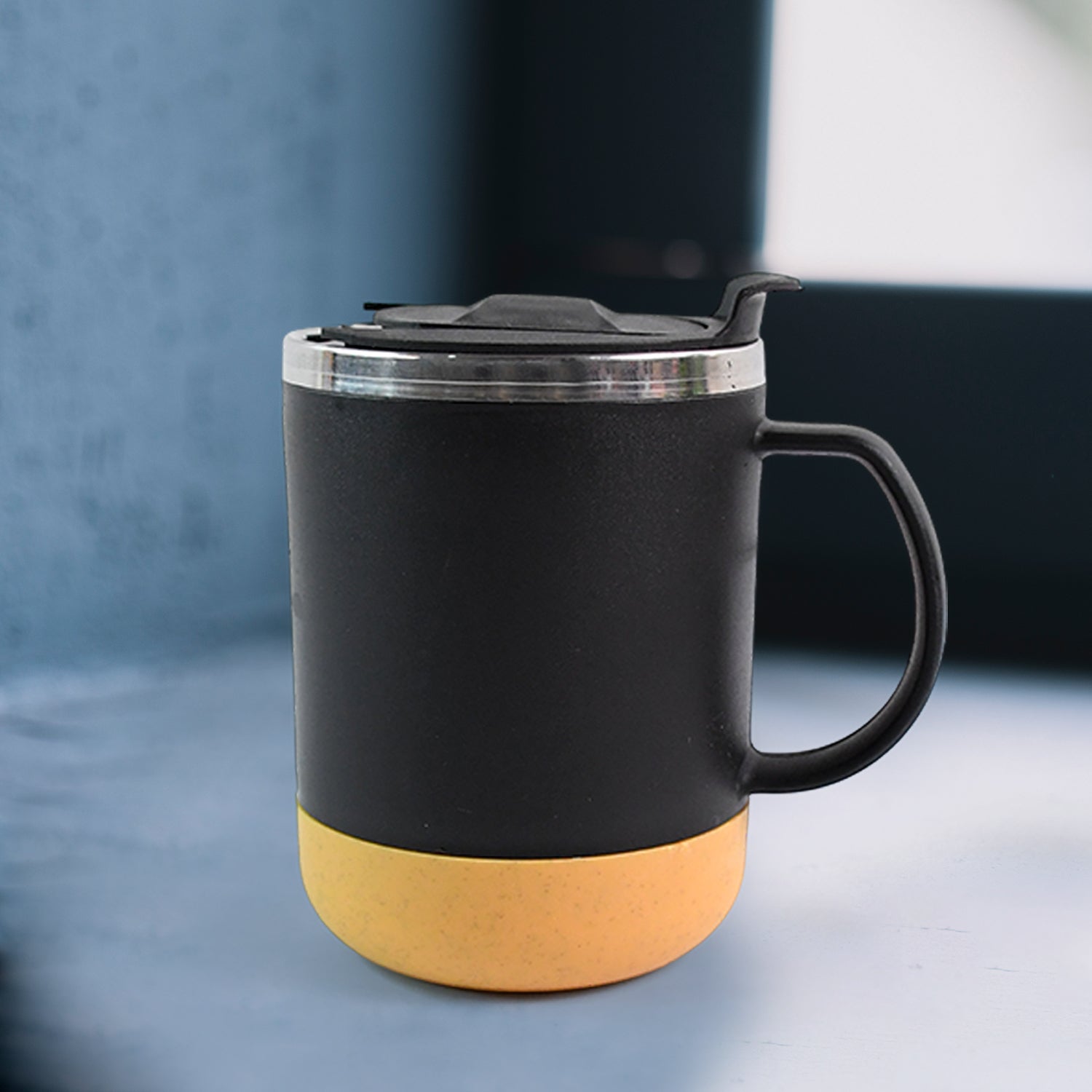 Wukusy insulated coffee mug with spill-proof lid, 350ml capacity, in a sleek design for home and kitchen use.