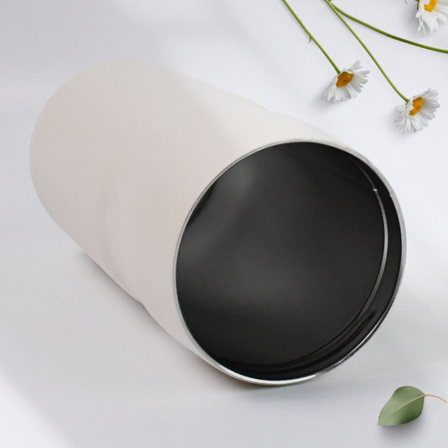 Wukusy insulated stainless steel water bottle, 500ml, with a sleek silver design for home and kitchen use.