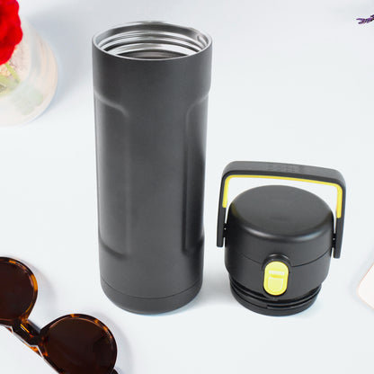 Wukusy insulated water bottle with vacuum seal, leak-proof design, BPA-free, ideal for hot and cold beverages in home and kitchen.