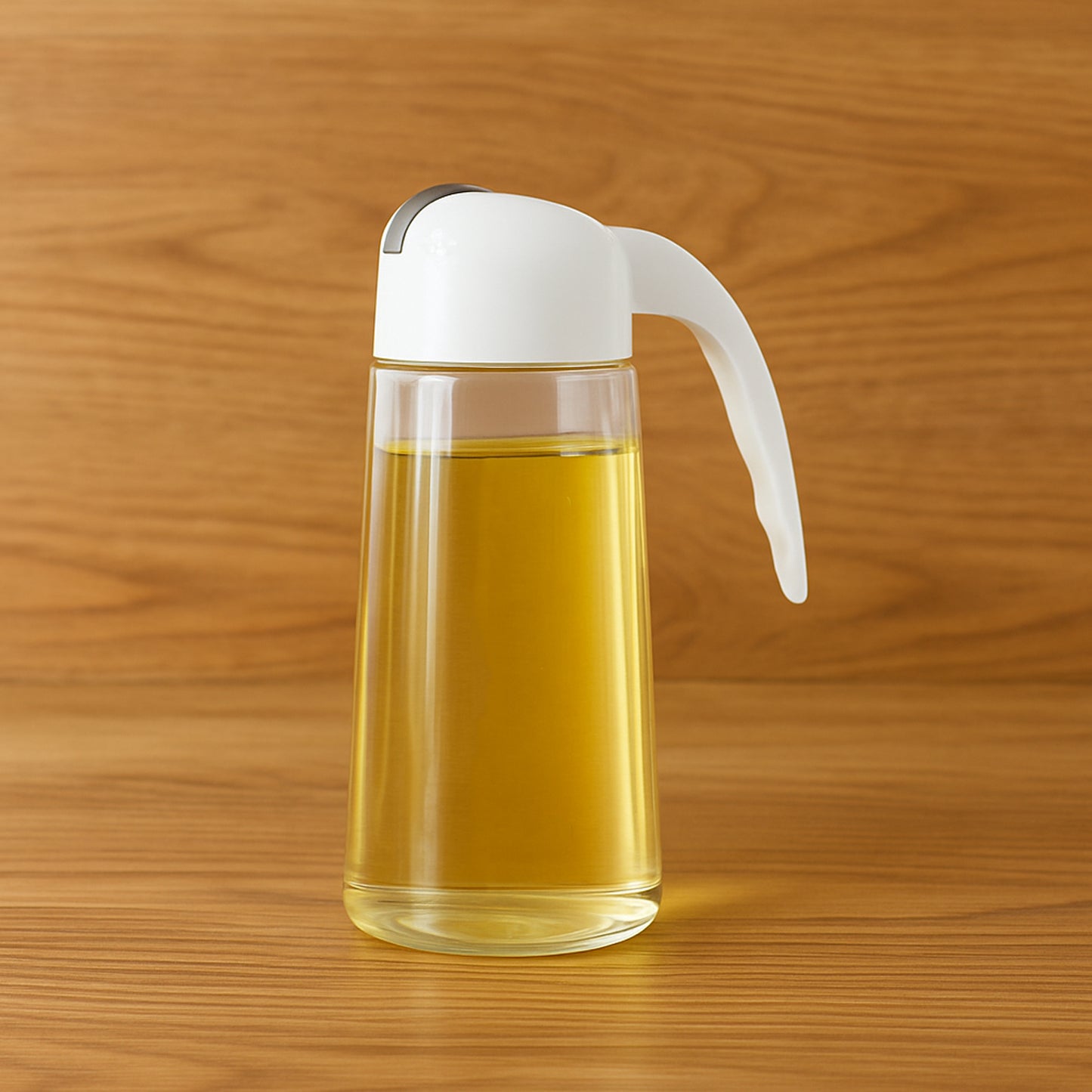 Wukusy glass oil dispenser bottle for kitchen, automatic opening and closing, holds 630ml of oil, vinegar, honey, or olive oil.