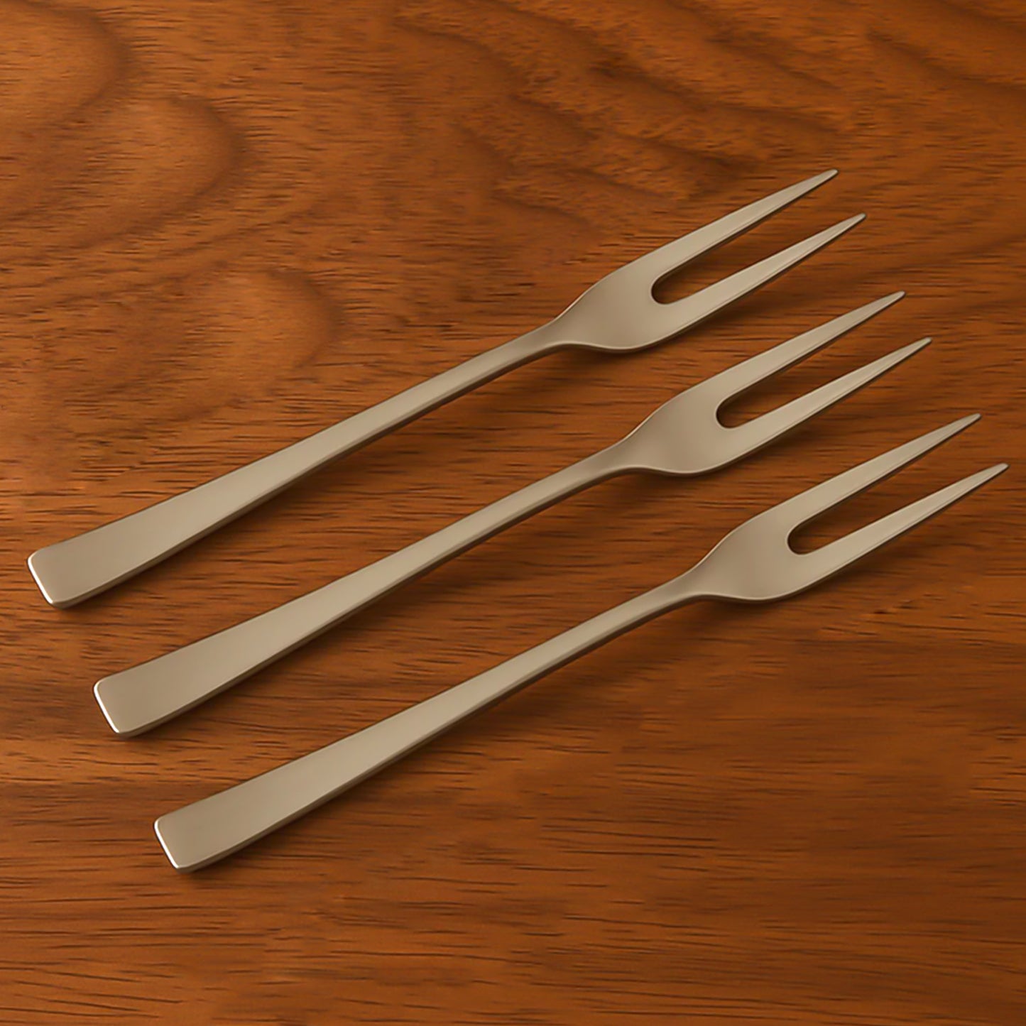 Set of 3 Wukusy mini dessert fruit forks, stainless steel kitchen utensils for serving small desserts and fruits.