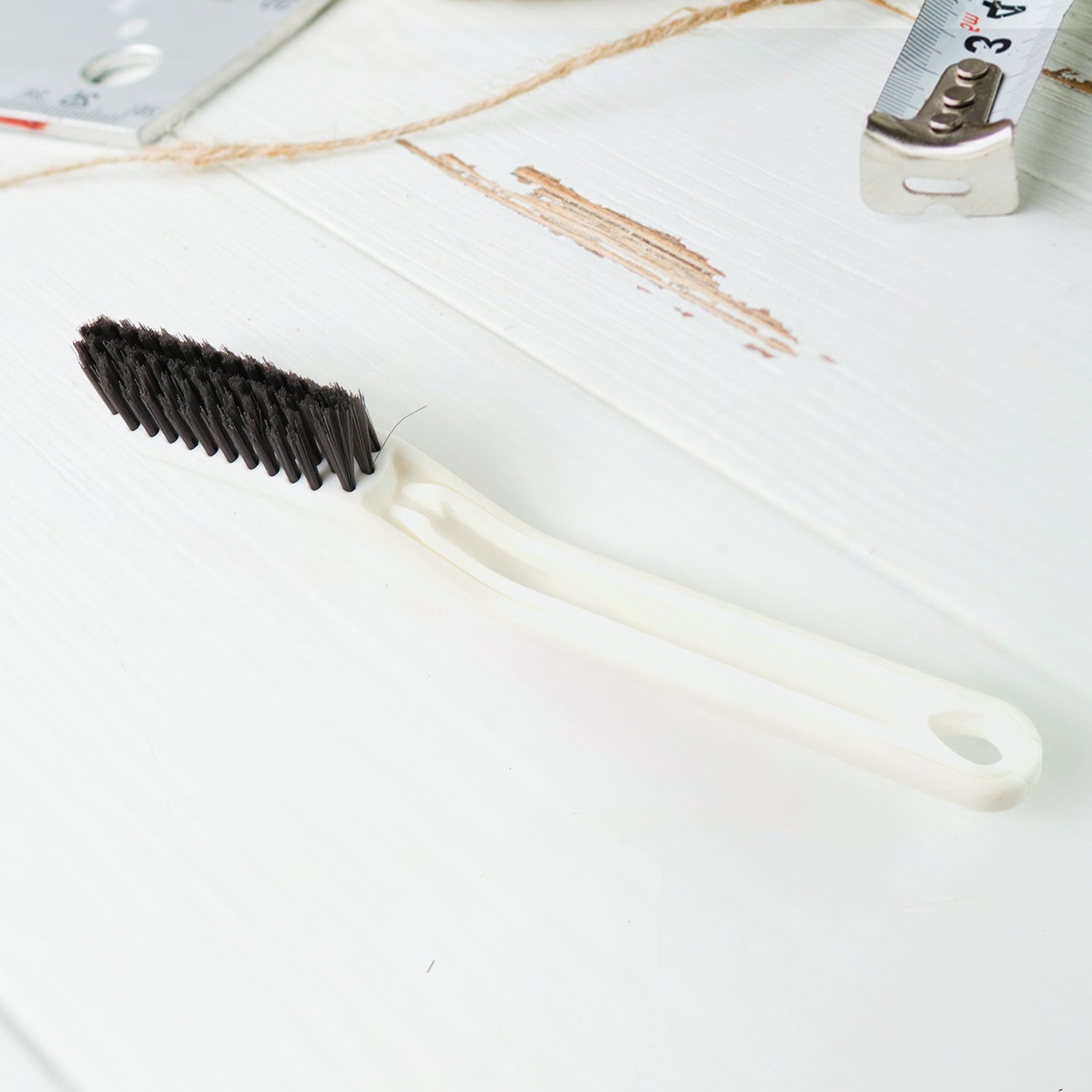 Wukusy 2-in-1 multifunctional floor gap cleaning brush for home and kitchen, designed for easy dirt removal from tight spaces.