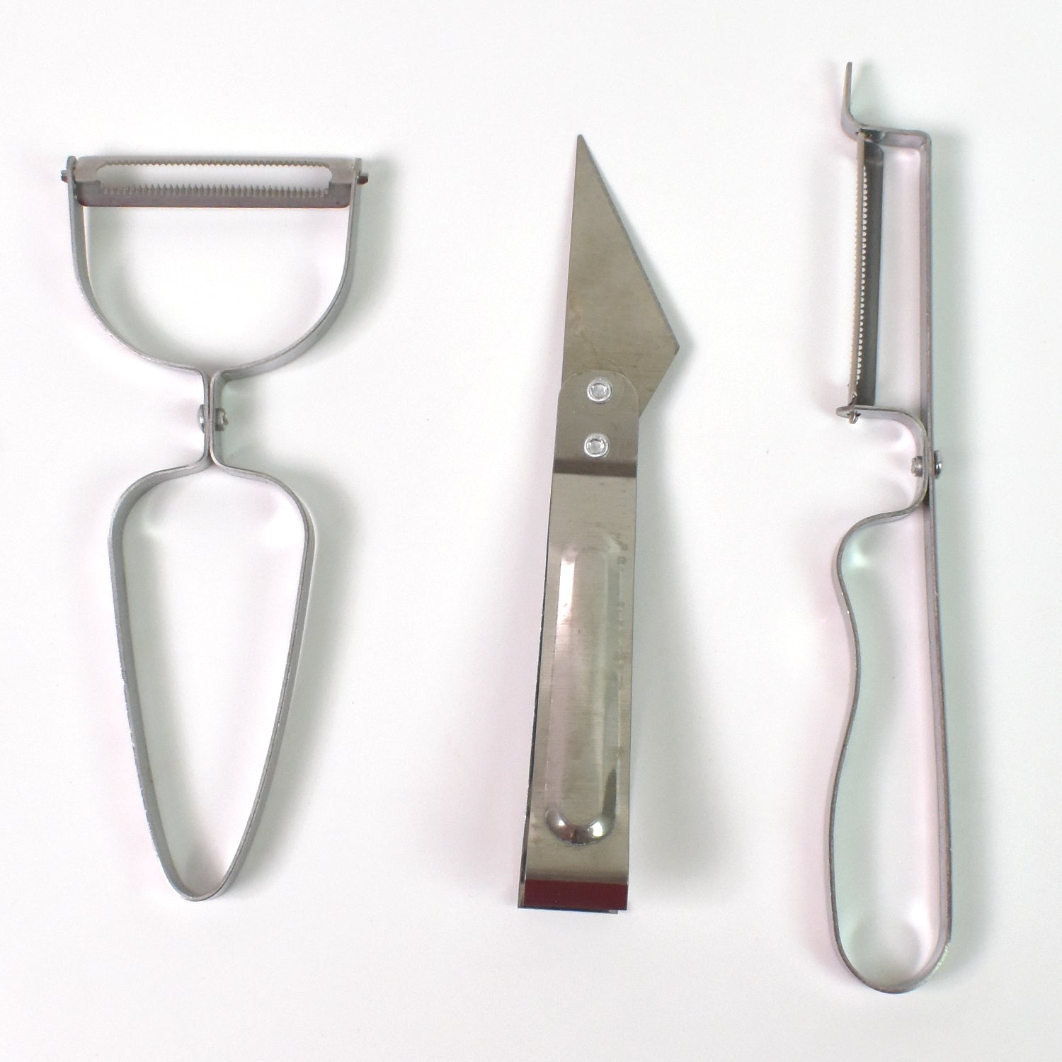 Wukusy 3-piece multifunctional peeler and grater set for vegetables and fruits, ideal for home kitchen use.