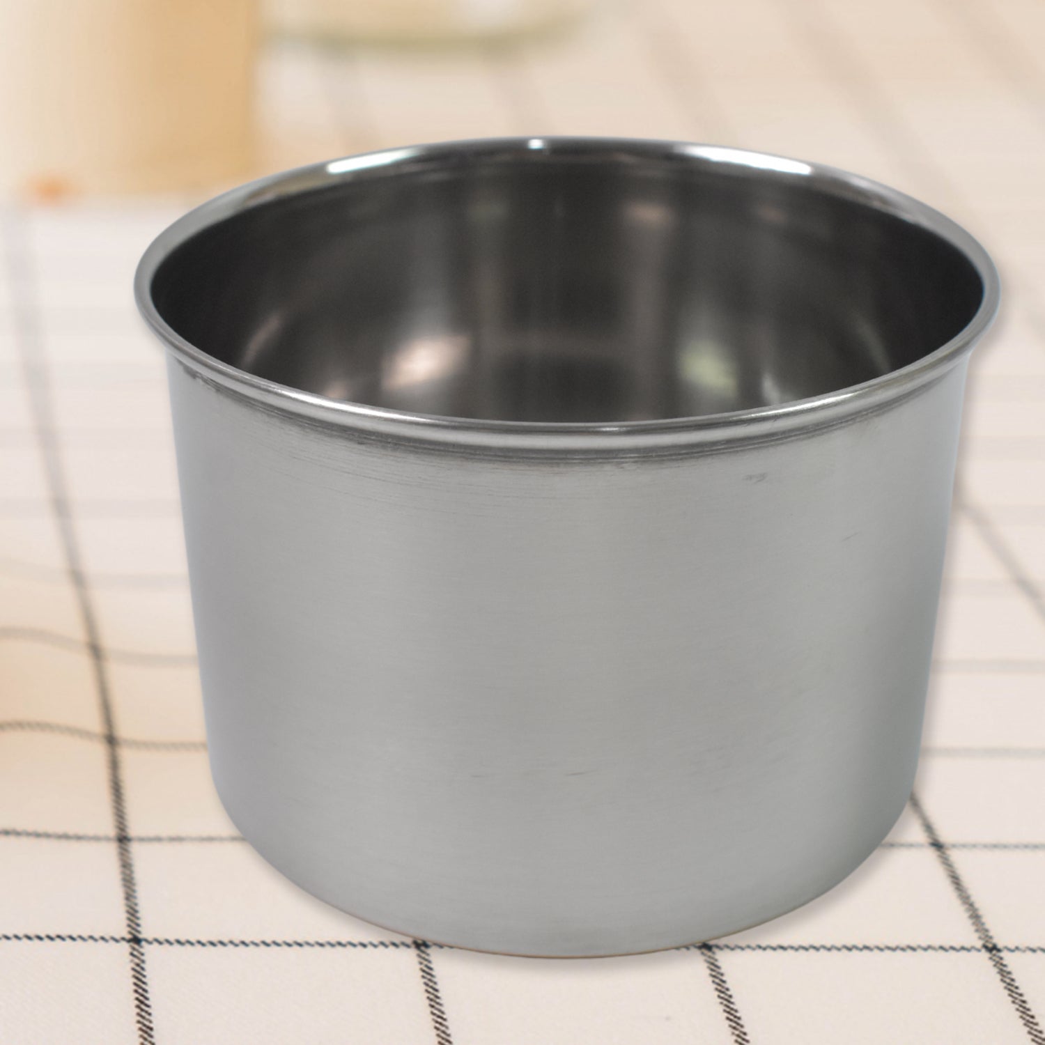 Wukusy stainless steel airtight container with clear lid, 500ml capacity, ideal for kitchen storage and organization.