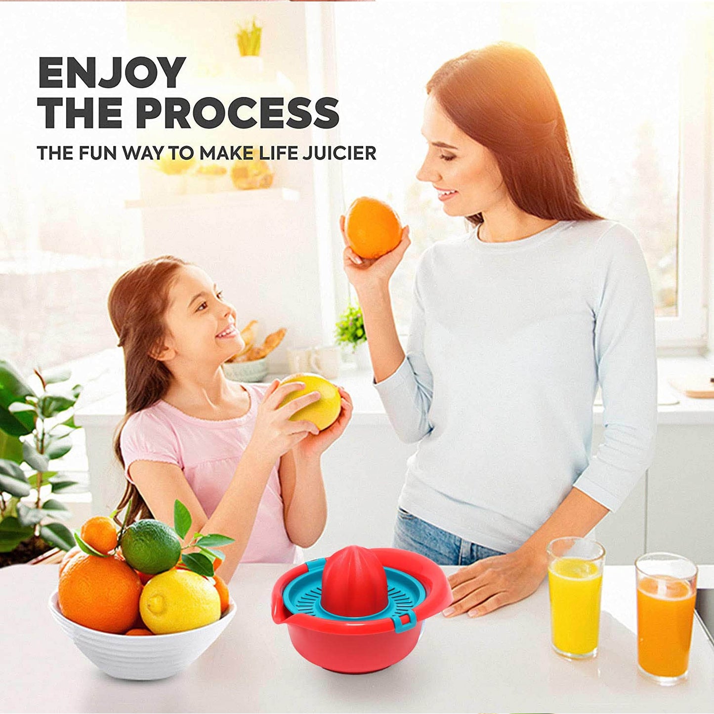 Wukusy orange juicer machine hand press with 300 ml capacity for fresh citrus juice in a home kitchen setting