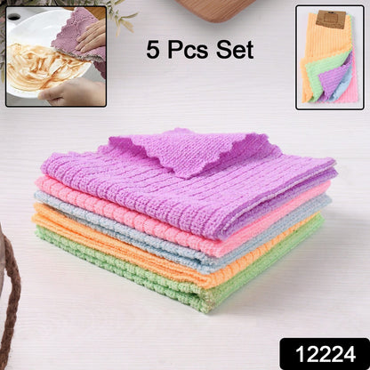 Pack of 5 Wukusy microfiber cleaning cloths, super absorbent and ideal for home and kitchen cleaning tasks.