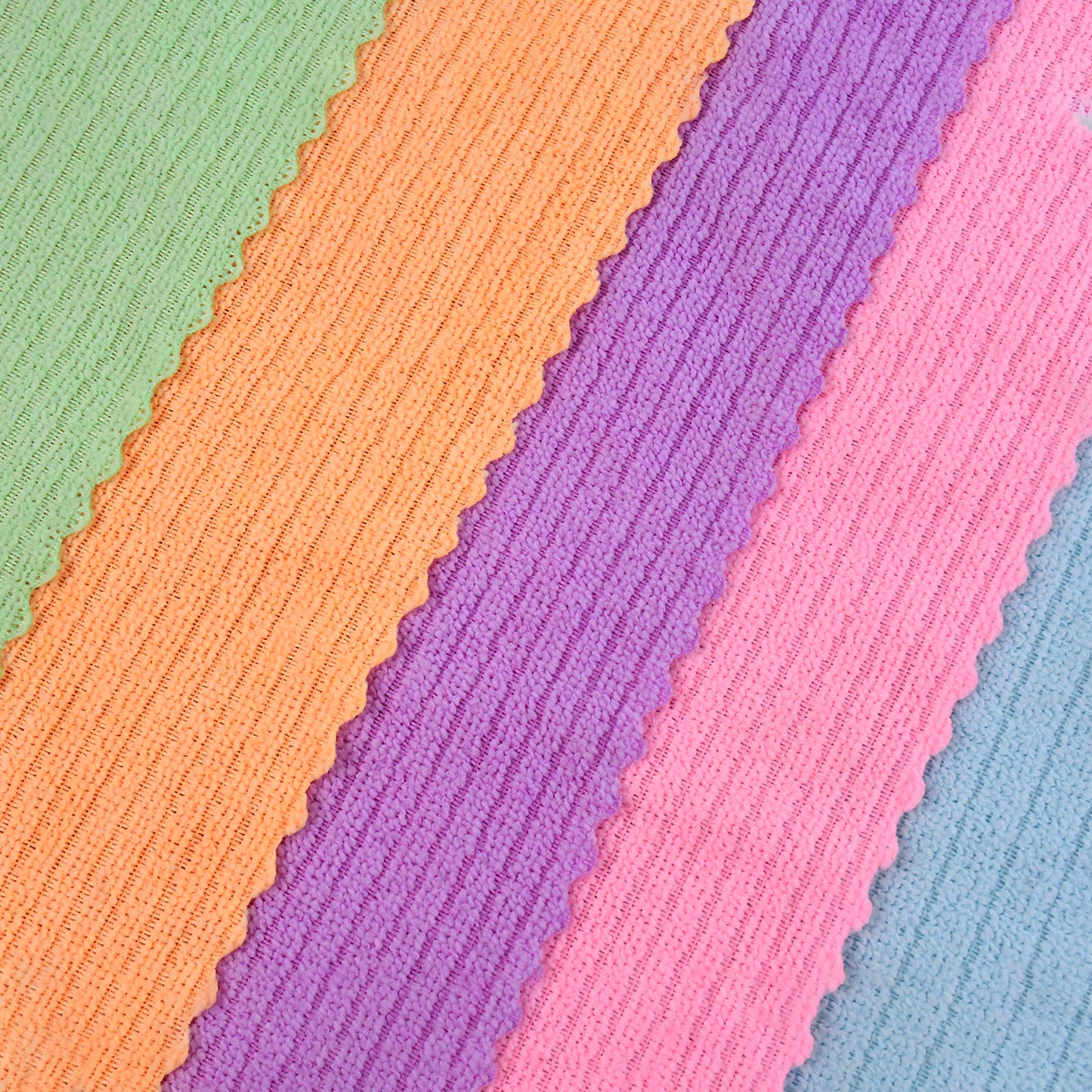 Pack of 5 Wukusy microfiber cleaning cloths, super absorbent for home and kitchen cleaning, soft and durable fabric.