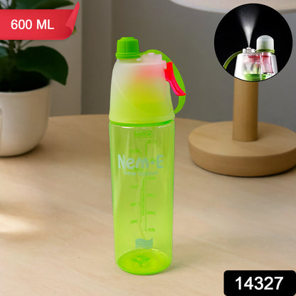 Wukusy plastic dual-function sports water bottle with built-in mist spray and leakproof cap, 600ml, for active hydration.