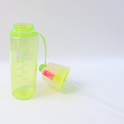 Wukusy plastic dual-function sports water bottle with built-in mist spray and leakproof cap, 600ml capacity, for active hydration.