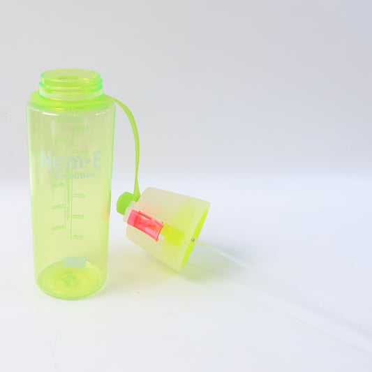 Wukusy plastic dual-function sports water bottle with built-in mist spray and leakproof cap, 600ml capacity, for active hydration.