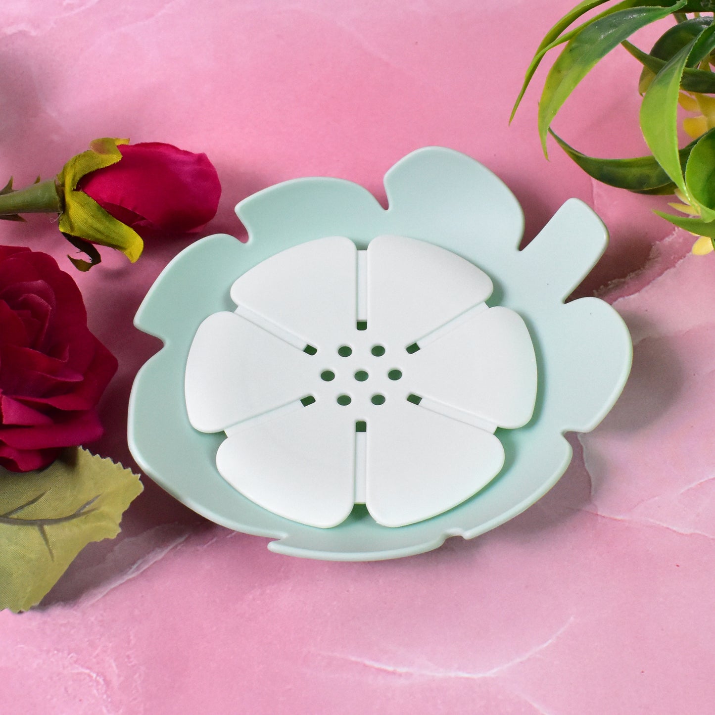 Wukusy plastic flower soap dish from bathroom accessories set, ideal for kitchen or shower decor, featuring a decorative floral design.
