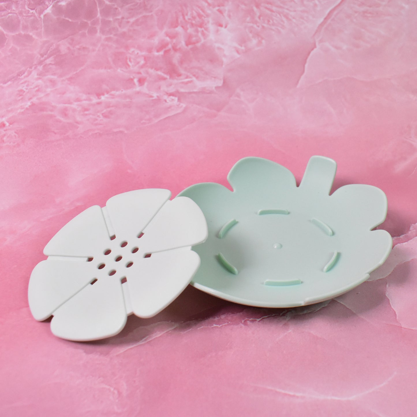 Wukusy plastic flowers soap dish from bathroom accessories set, ideal for home and kitchen shower decor.