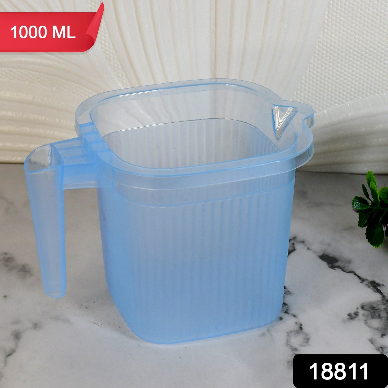 Transparent plastic square bath water mug from Wukusy, 1000 ml capacity, in mixed colors, ideal for home and kitchen use.