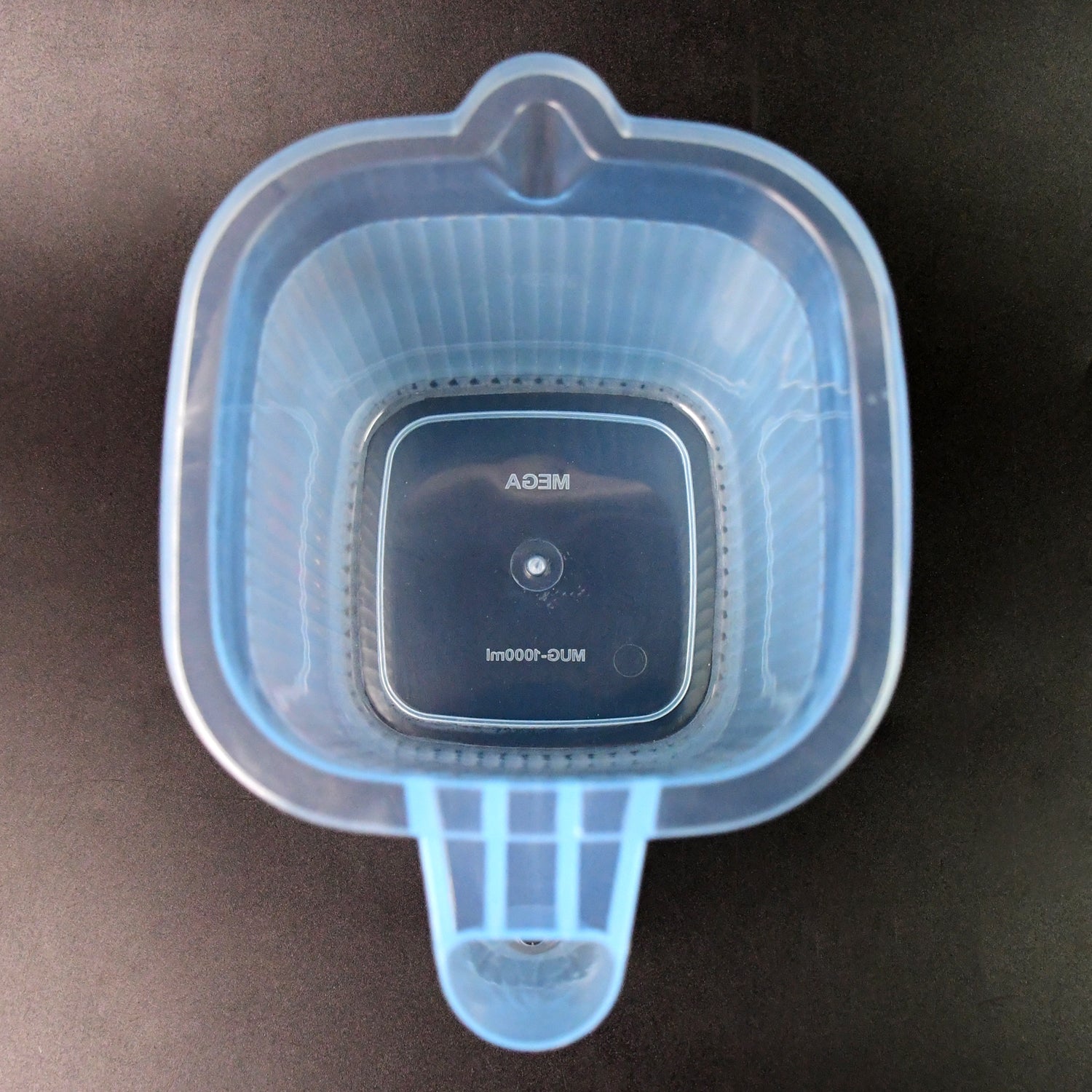 Transparent plastic square bath water mug by Wukusy, 1000 ml capacity, in mixed colors, suitable for home and kitchen use.